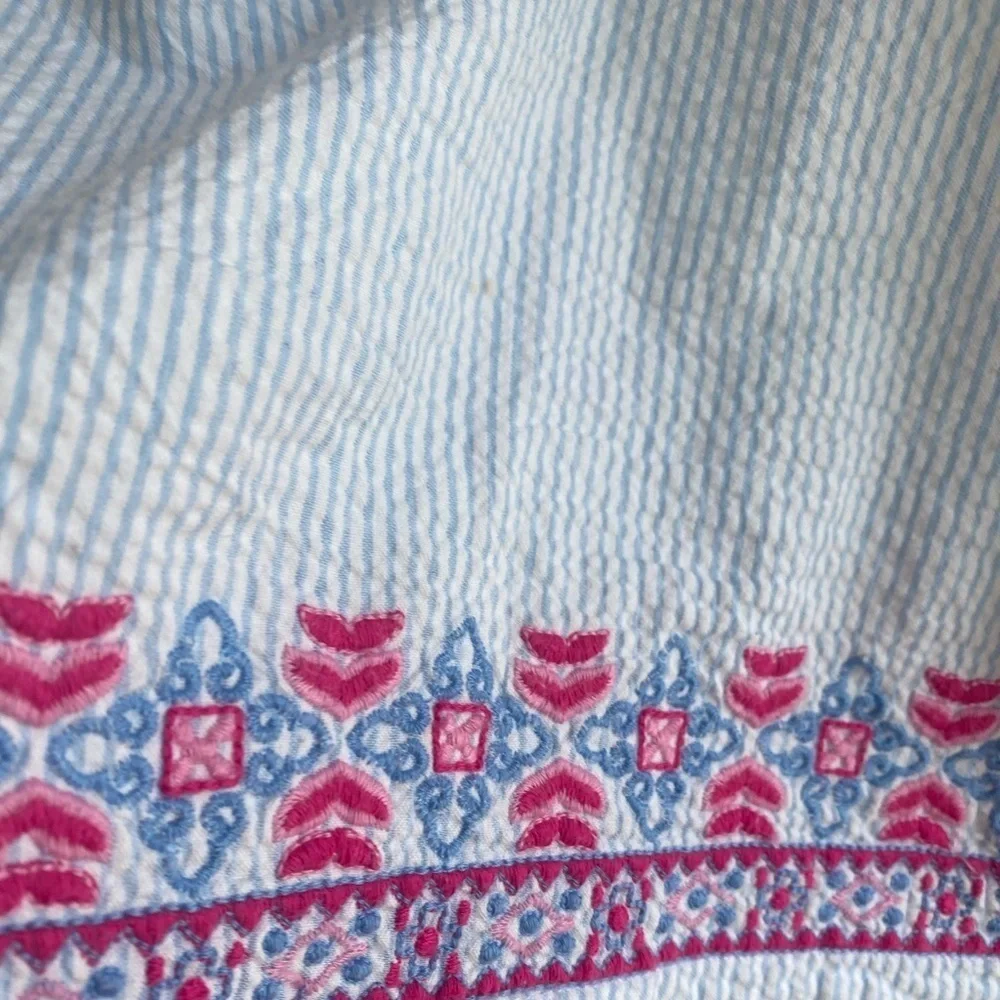 Vineyard Vines girls size 10 seersucker blue & white striped shift dress